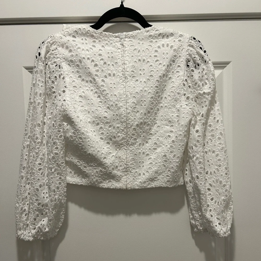 Lilly Pulitzer Roca Eyelet Cotton Crop Top White V-Neck Ruffle Sz 2